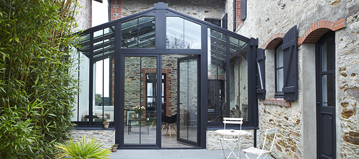 Véranda aluminium avec toiture double pente Véranda aluminium avec toiture double pente