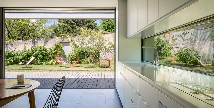 Bie coulissante aluminium Cuzco avec seuil encastré Bie coulissante aluminium Cuzco avec seuil encastré